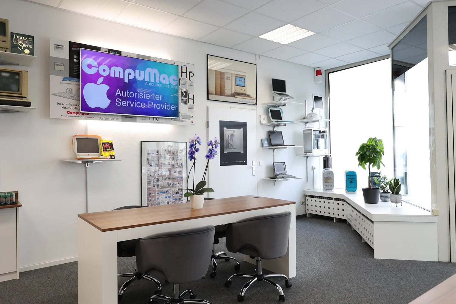 Consultation desk at CompuMac in Friedrichshafen